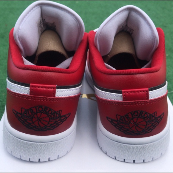 Air Jordan 1 Low 'Chicago Flip' (W) - Picture 9 of 15